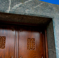 Door with numerical control cutting. Casa Gerardo restaurant. Asturias.