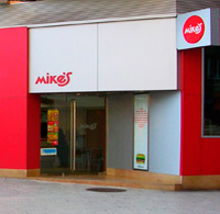 Trespa facade. Mikes Hamburgers. Gijón