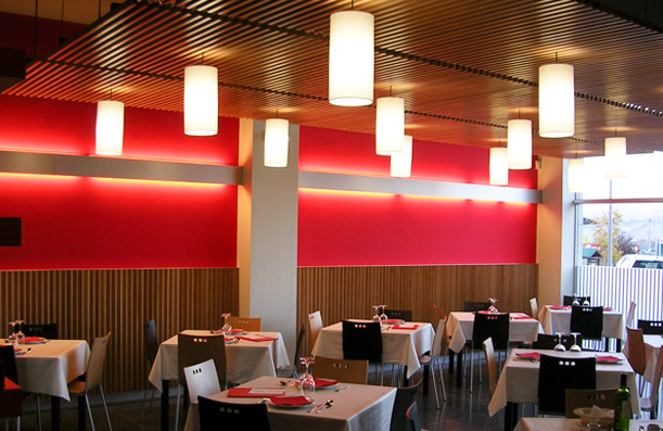Furniture and covering walls. Restaurant. Lugones.