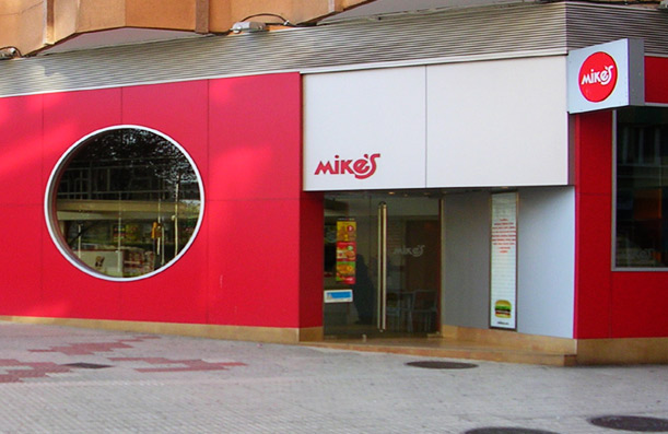 Trespa facade. Mikes Hamburgers. Gijón